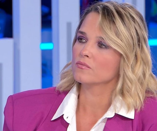 Francesca Barra, la foto hot inviata a Santamaria e lo stupore per la fan sposata
