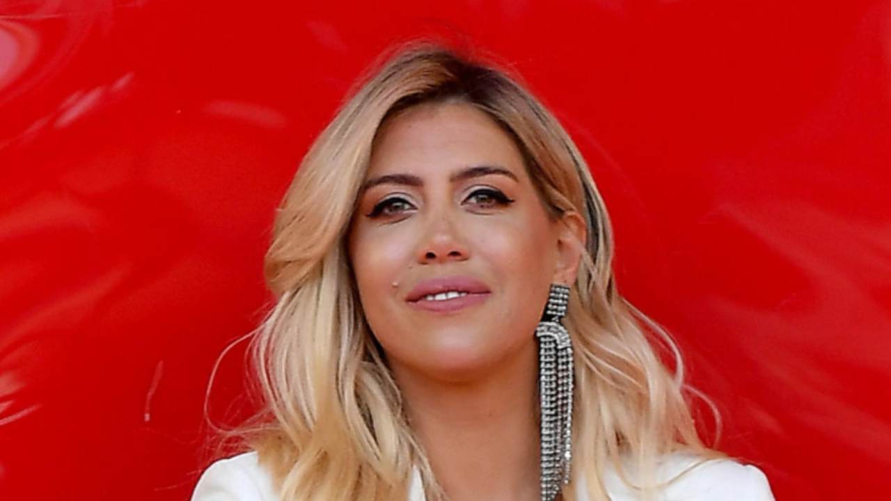 Super Sexy! Il costume di Wanda Nara è davvero stretto