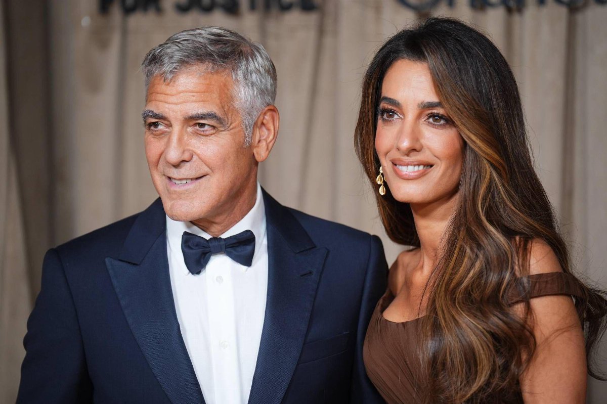 George Clooney e Amal ottengono la cittadinanza francese insieme ai figli George Clooney e Amal ottengono la cittadinanza francese insieme ai figli