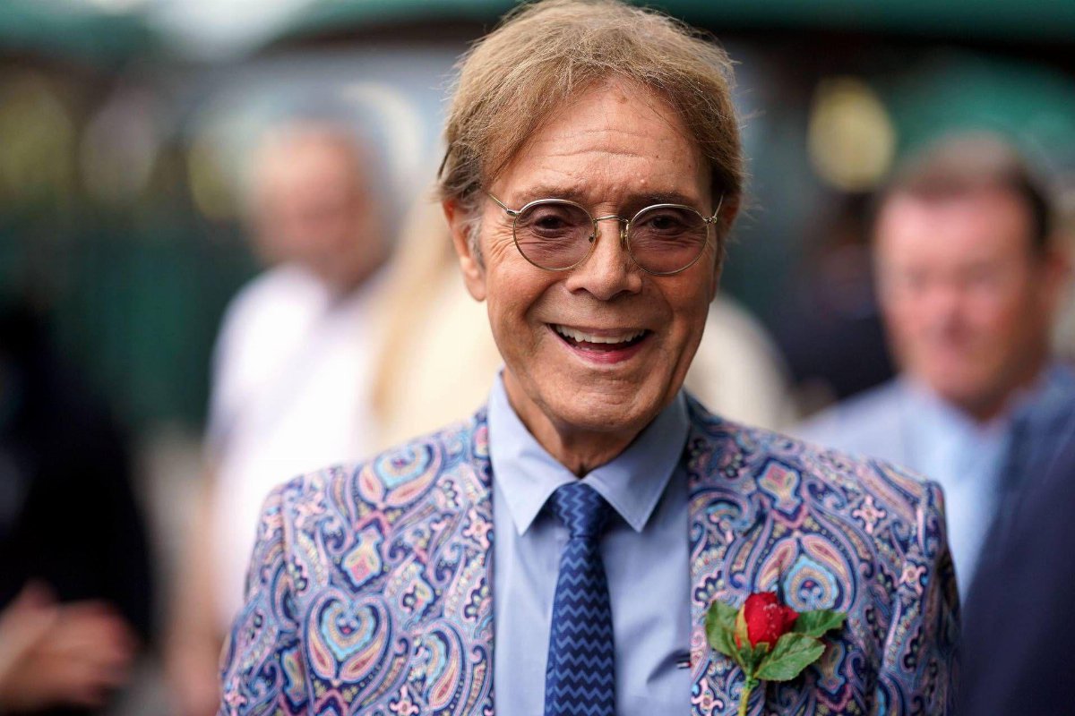 Cliff Richard annuncia la guarigione dal cancro alla prostata e rilancia lo screening nazionale Cliff Richard annuncia la guarigione dal cancro alla prostata e rilancia lo screening nazionale