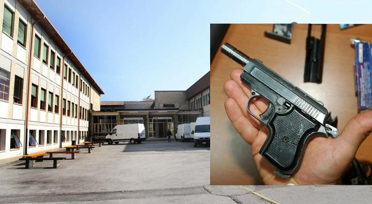 È di mio papà! 16enne a scuola con la pistola