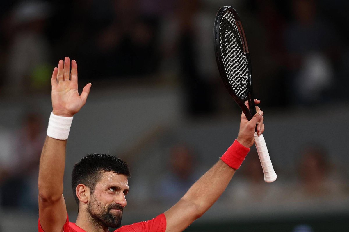 Roland Garros: Djokovic batte Misolic in tre set e vola agli ottavi