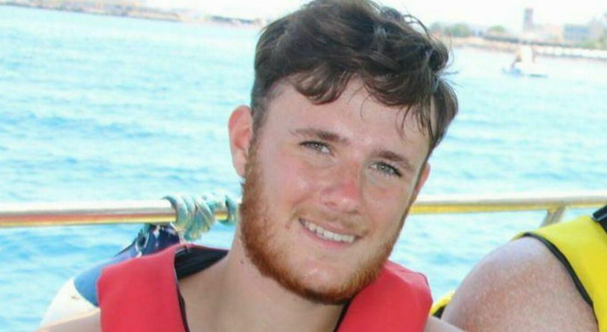 Luke Abrahams, calciatore ventenne muore per batterio mangiacarne dopo diagnosi errate