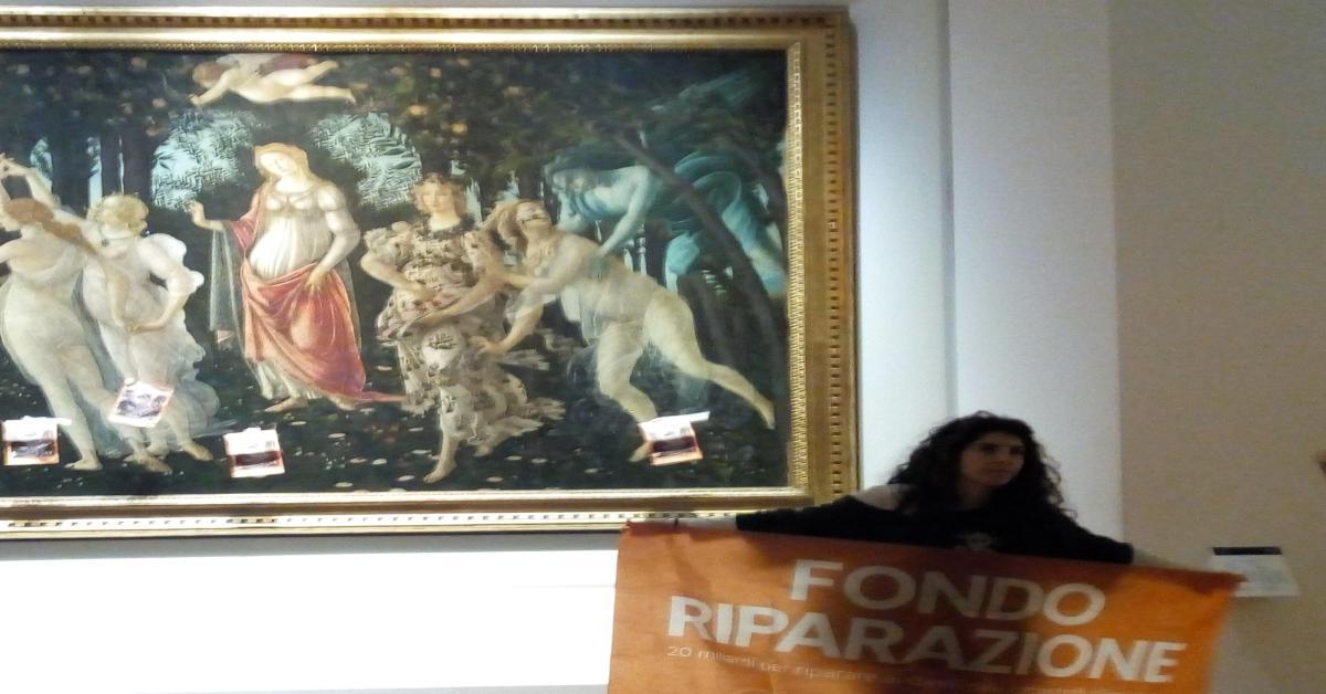 Blitz Ultima Generazione agli Uffizi di Firenze: volantini e proteste davanti alla Primavera di Botticelli