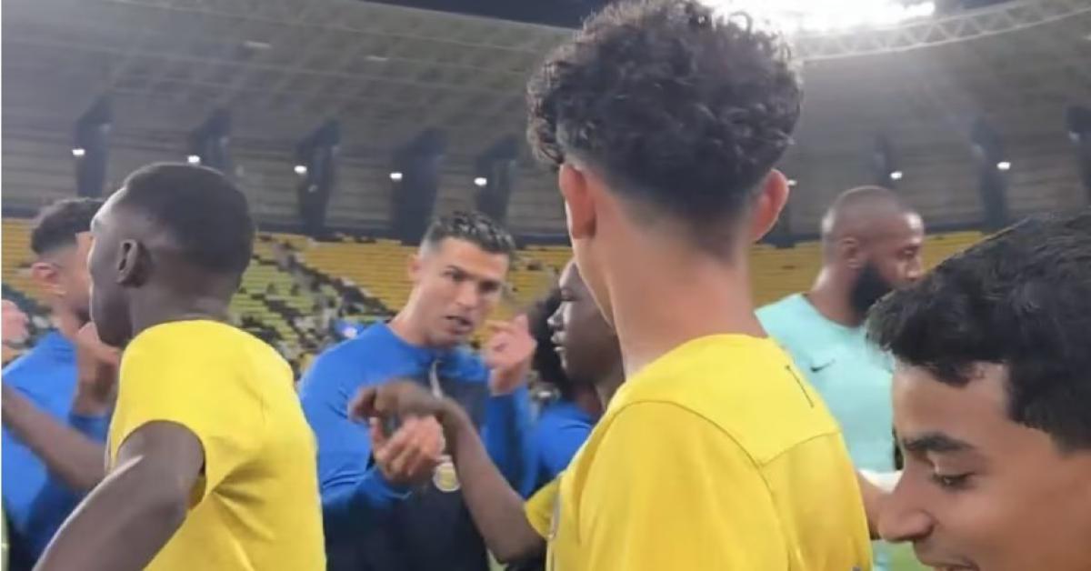 Saluta tuo padre! Cristiano Ronaldo snobbato dal figlio davanti a tutti