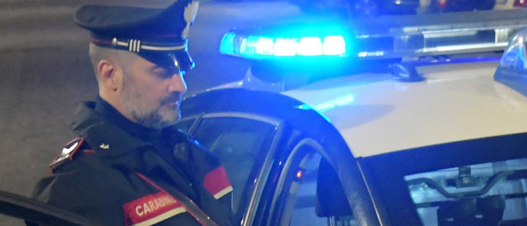 Bologna: 23enne accoltellato al volto e al collo