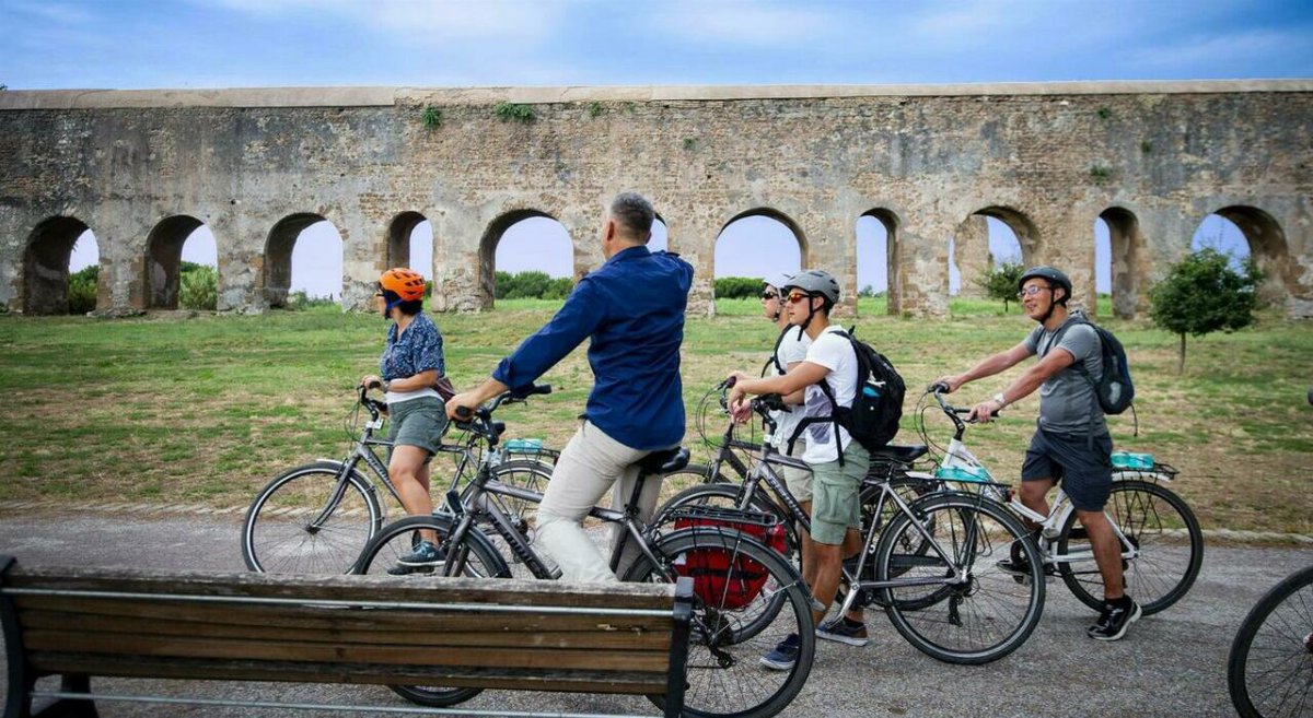 Ruba una bici nel cortile della chiesa alla Garbatella: condanna a quattro anni