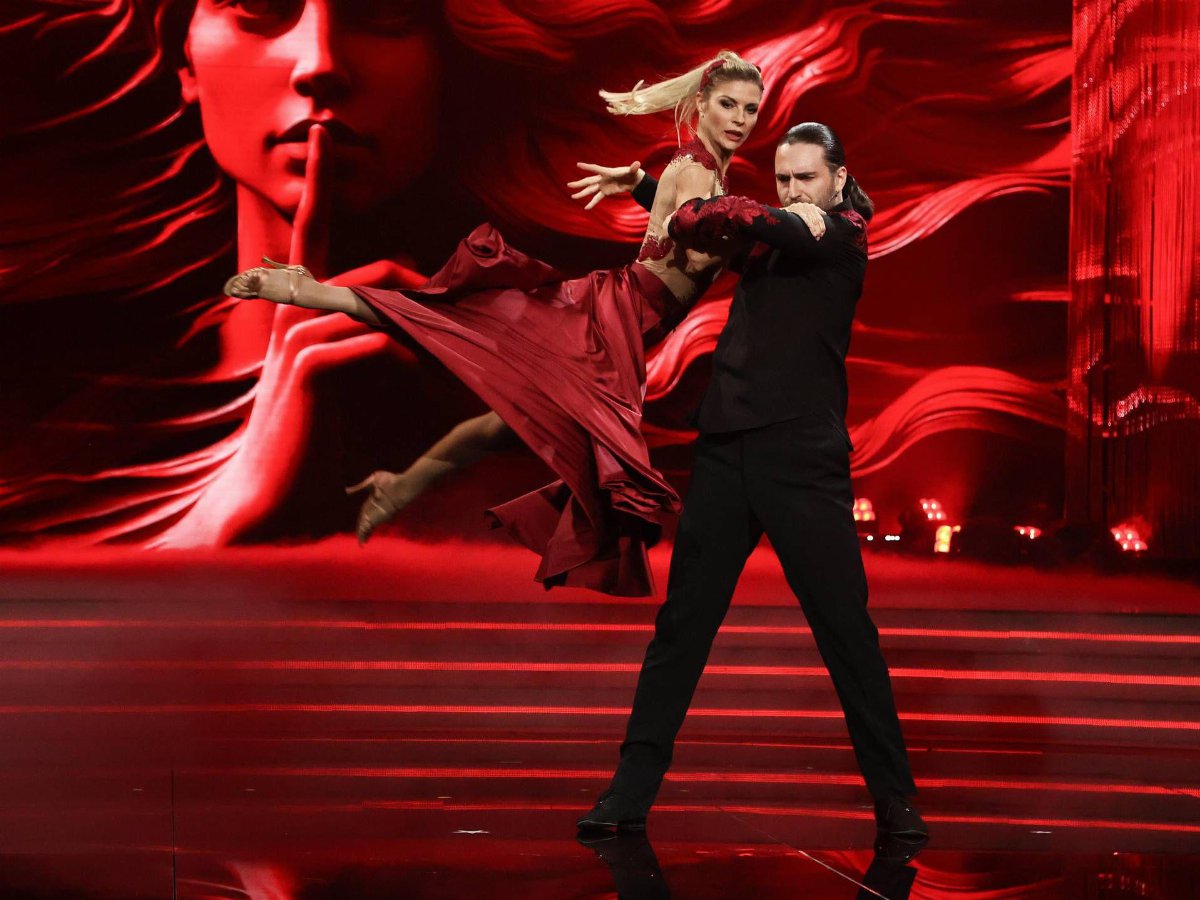 Ballando con le stelle, scontro in giuria: Lucarelli contro Colombari e Favilla