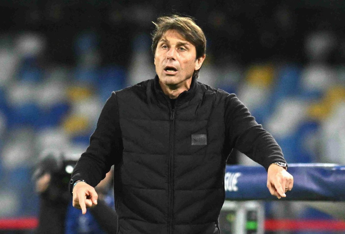 Conte difende il Napoli dopo l Conte difende il Napoli dopo l