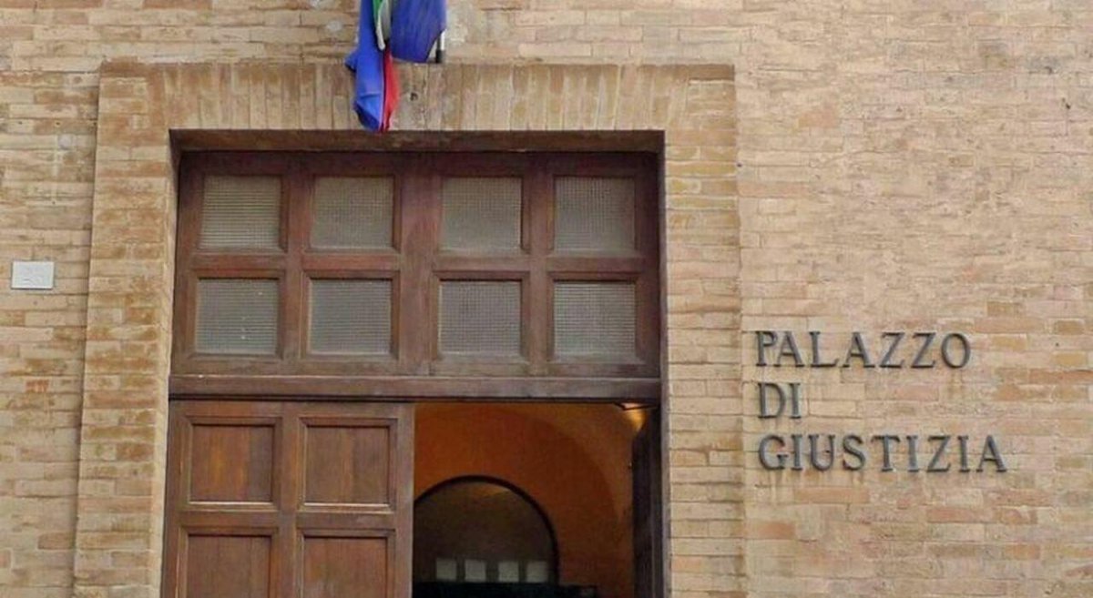 Bar chiuso e debiti oltre 500mila euro, tribunale salva madre e figlio