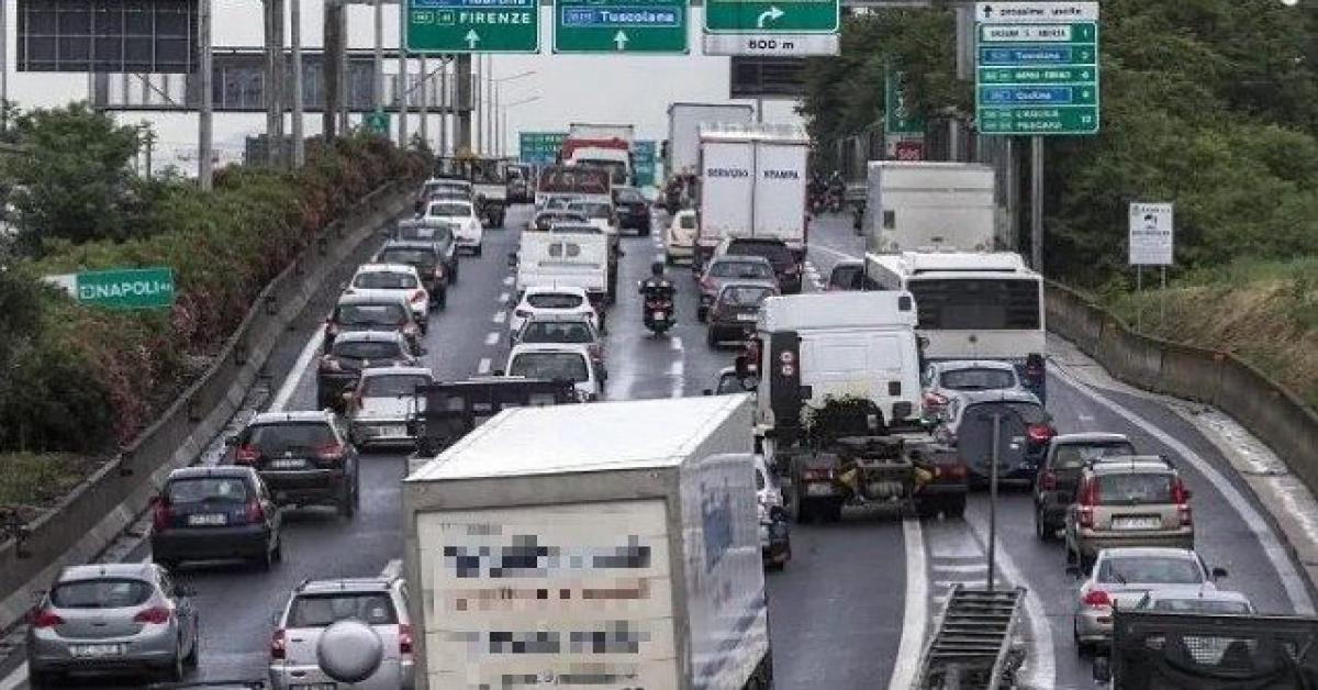 Roma: Sedicenne abbandonata sul GRA dalla madre per un