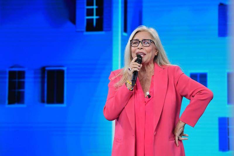 Domenica In del 2 febbraio 2025: omaggio alla storia di Sanremo con ospiti d