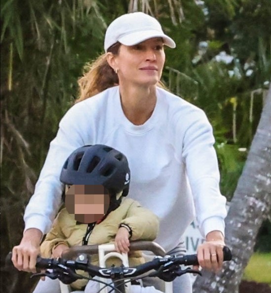 Gisele Bündchen mostra la fede nuziale per la prima volta dopo le nozze con Joaquim Valente