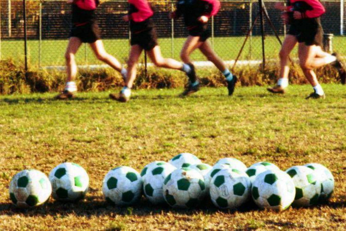 Portiere 13enne picchiato dal padre di un avversario: un anno di squalifica dopo la rissa in campo