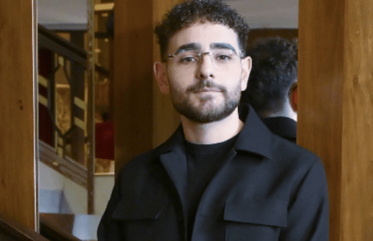 Chi è Rocco Hunt in gara a Sanremo 2025 con Mille vote ancora 