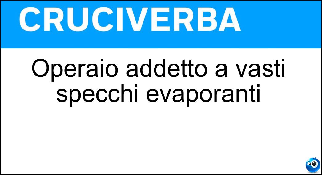 Operaio addetto a vasti specchi evaporanti